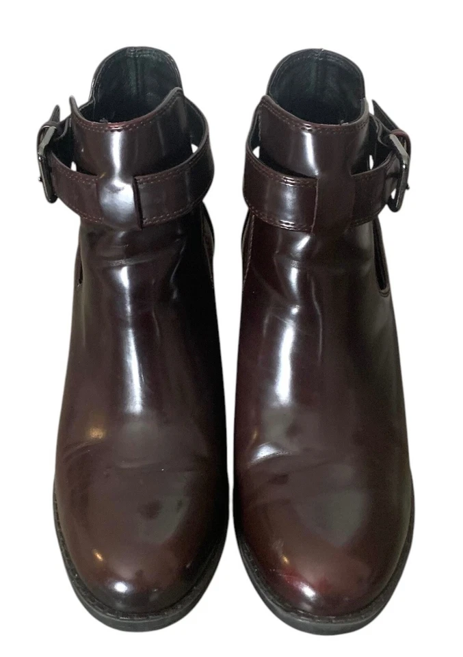Botas de tornozelo femininas ZARA TRAFALUC couro envernizado borgonha sólido alça em T tamanho 40 - Imagem 2 de 4