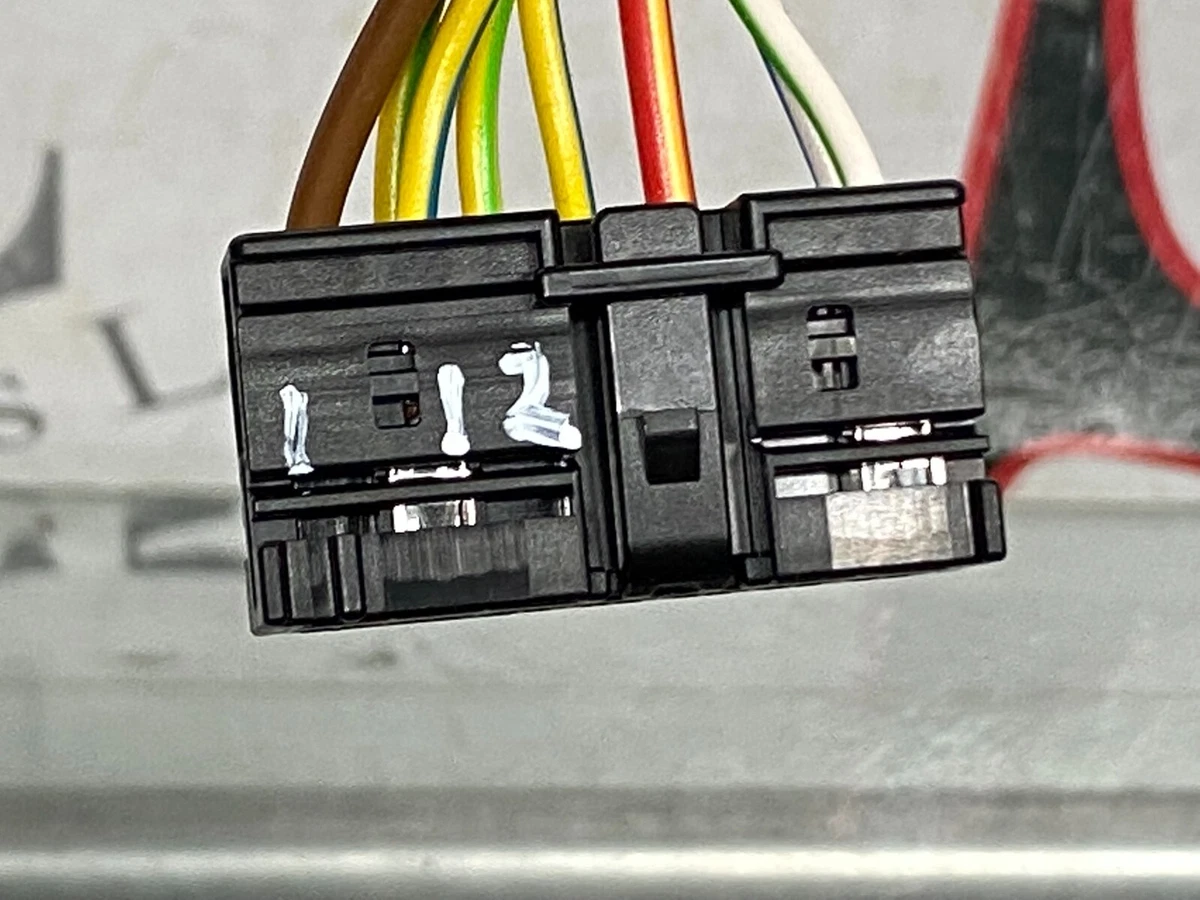 AS) BMW F10 2018 520D WIRING LOOM HARNESS PLUG CONNECTOR 6906564 