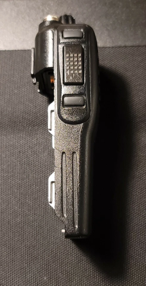 ICOM IC-F14 VHF 136-174 MHZ 5W 16CH  TWO-WAY RADIO *UNTESTED* - Image 2 of 4