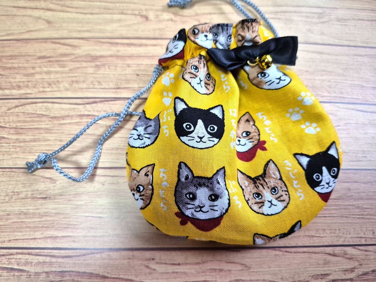 Kinchaku Bag Drawstring Bag Cat Pattern Yellow - image 1
