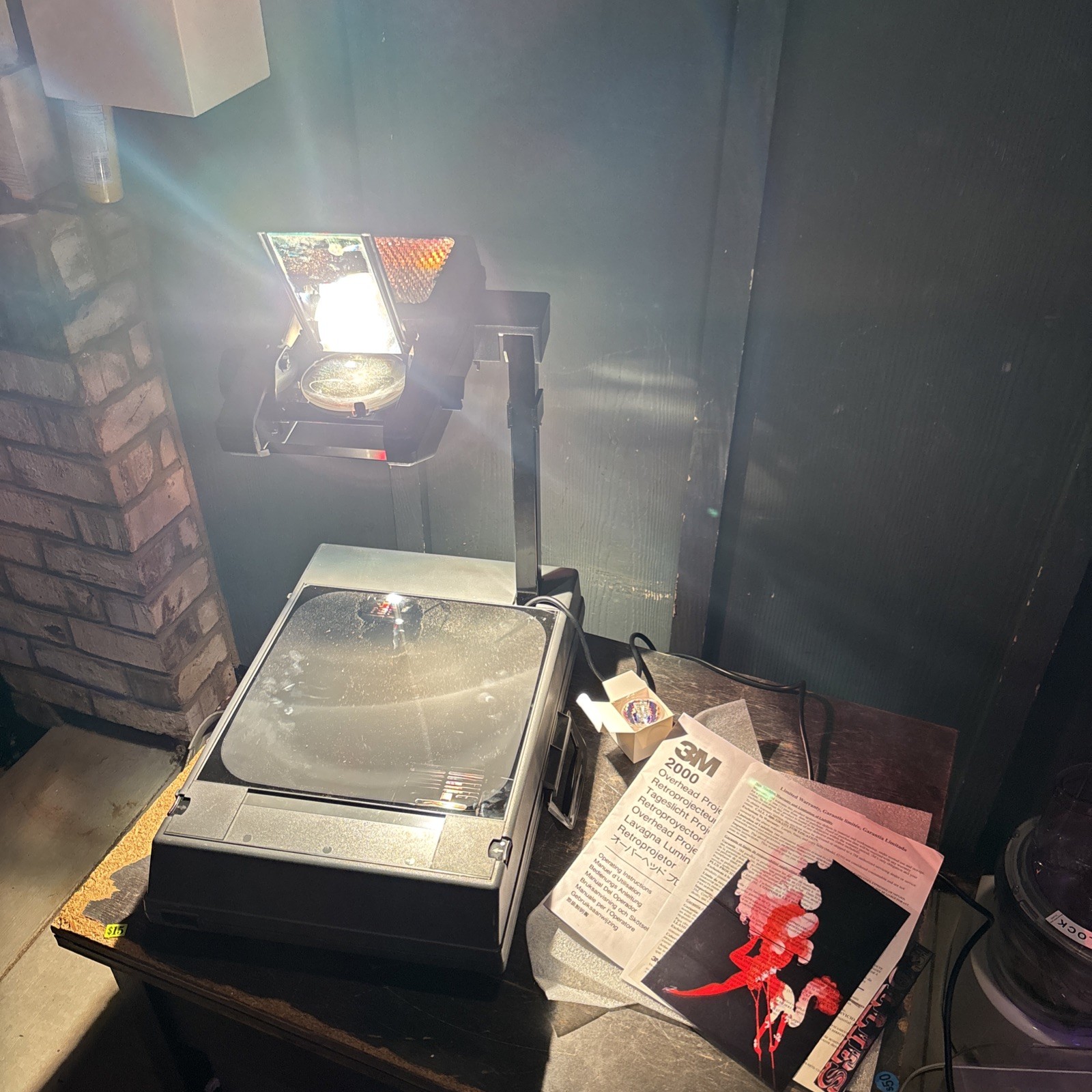 Vintage 3M Model 2000 AG Compact Overhead Projector w/Manual & 2 bulbs