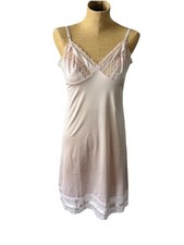 VINTAGE VANITY FAIR SZ 34 Full Nylon Slip Baby Light Pink Wide Lace Hem Medium