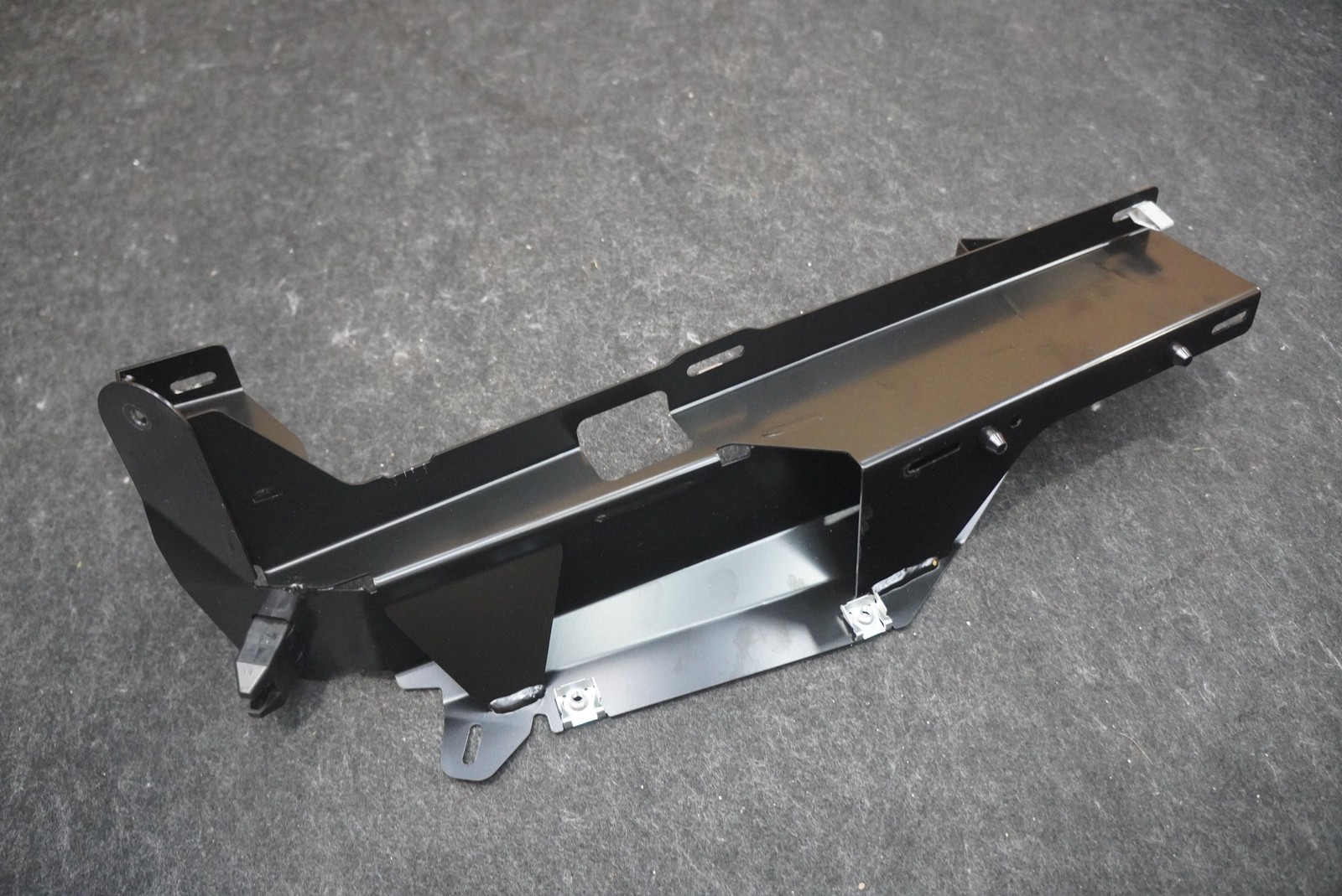 Rear Right Passenger Side Pillar Trim Bracket 4ML885968 Lamborghini Urus 2019