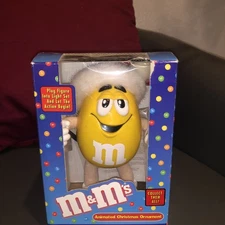 M & M CANDY '' ANIMATED CHRISTMAS DISPLAY FIGURE '' YELLOW M&M  NIB