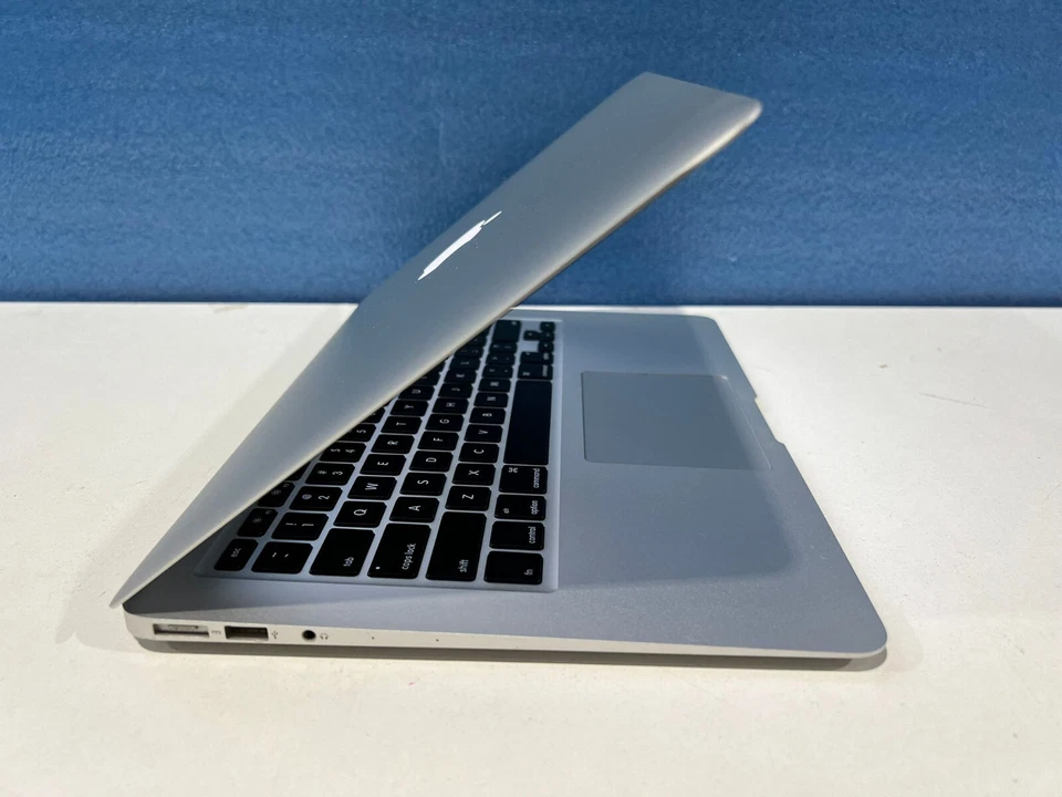 Apple MacBook Air 13.3" 7th Gen 1.8GHz i5 8GB RAM 128GB SSD Warranty 2017 A Grad - Image 3 of 4