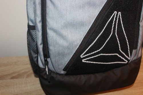 Mochila de entrenamiento Reebok nueva con etiquetas en gris jaspeado medio - Imagen 4 de 9