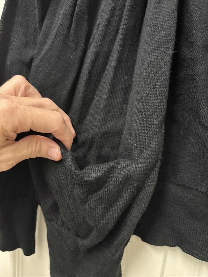 Cárdigan Suéter Babaton Aritzia Negro Frente Abierto Seda Cachemira Talla Pequeña Usado en Excelente Condición Foto 2 de 4