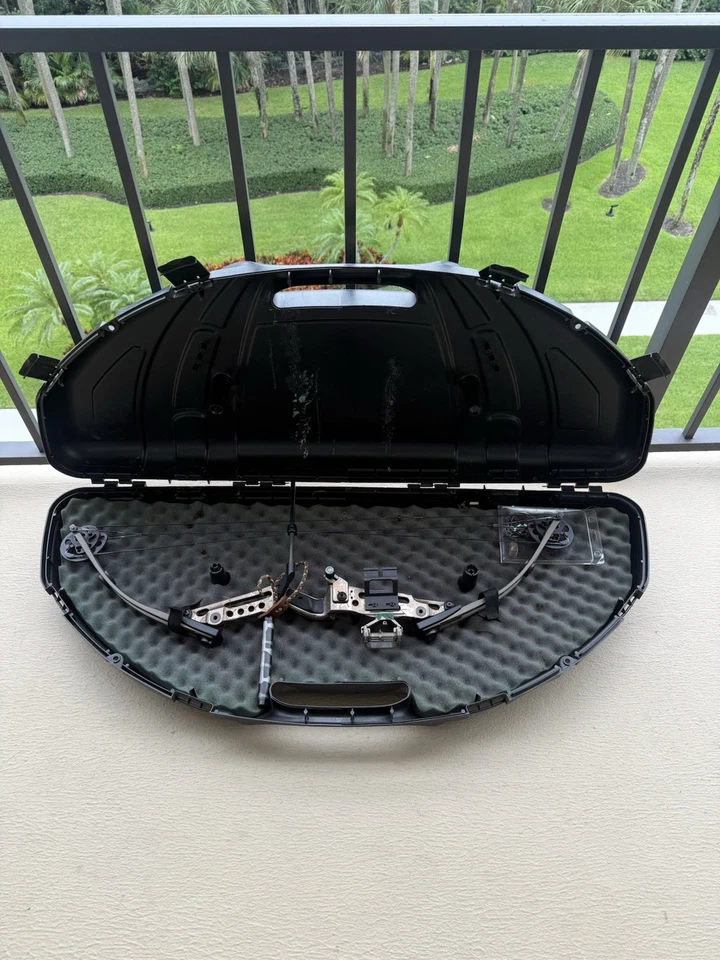 Hoyt Striker Compound Bow Right Hand - Image 2 of 4