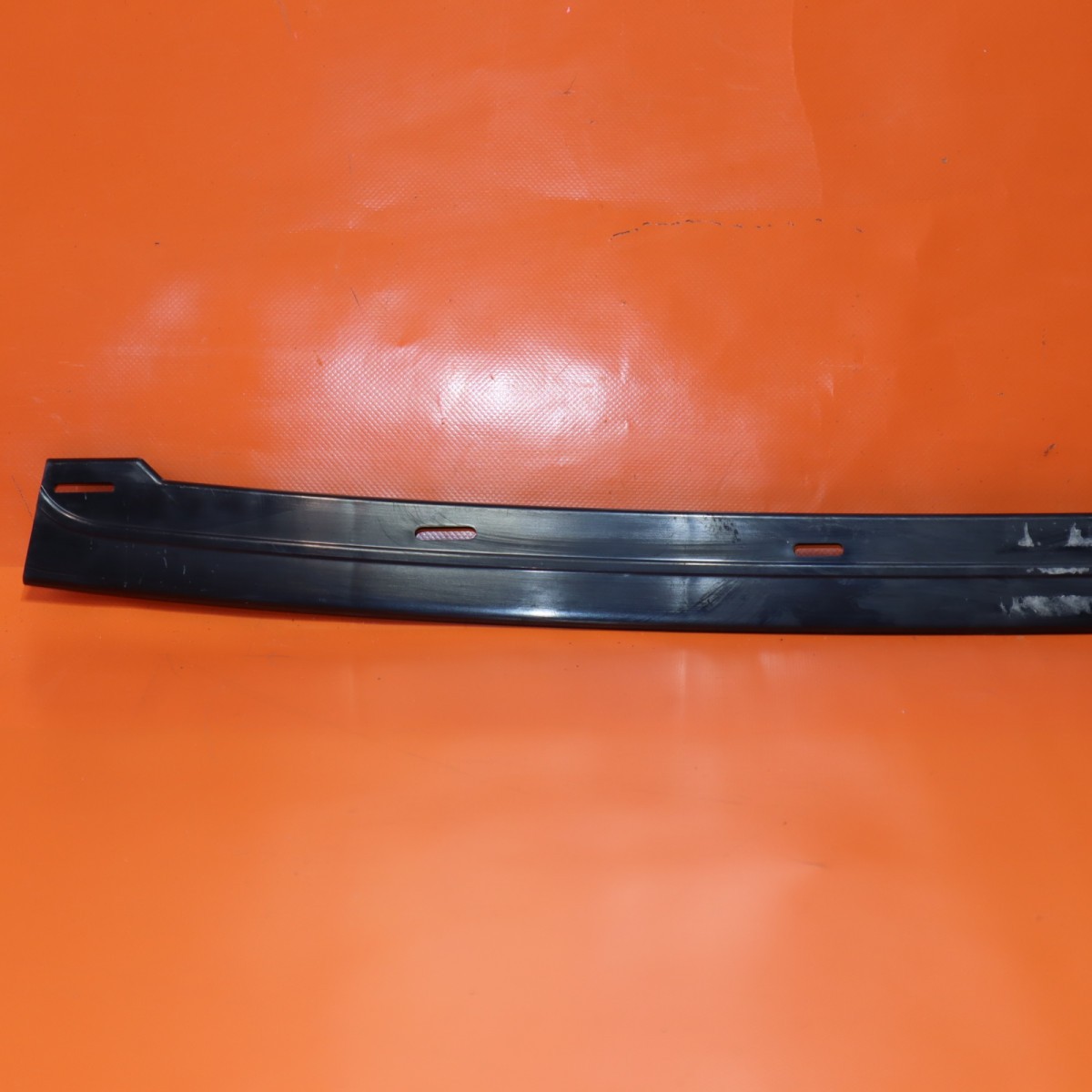 ROLLS ROYCE PHANTOM MOLDING BRACKET CENTER FRONT 2012 2014 2015 2016 51117143164