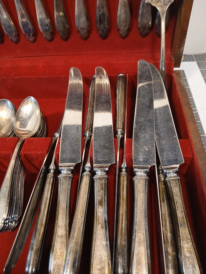 Juego de 56 cubiertos Rogers Heirloom Plate - Servicio para 12 con caja Foto 2 de 4