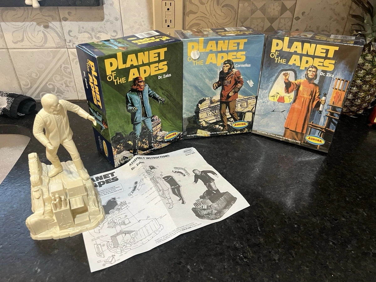 NECA Planet of the Apes Classic Series Dr Zira – El Guante de Guslutt