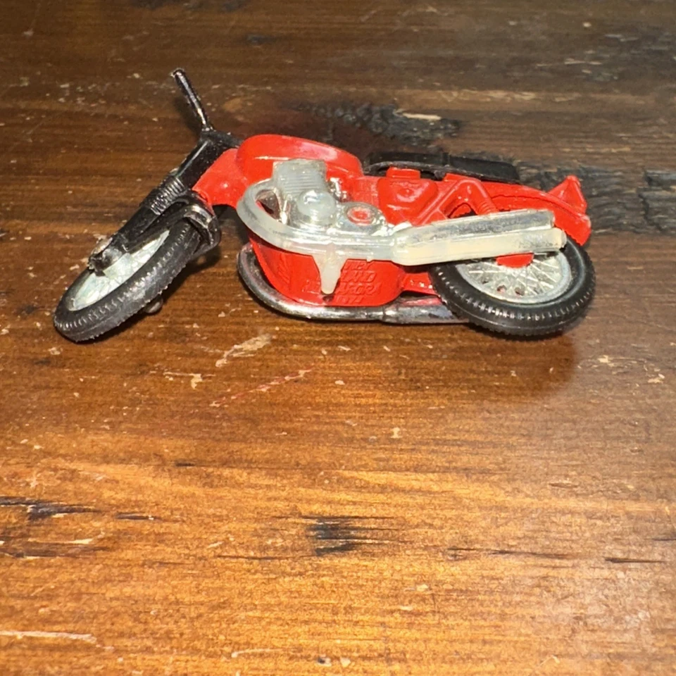 VTG LESNEY MATCHBOX 1974 HONDA HONDARORA MOTORCYCLE RED ENGLAND - Image 3 of 4