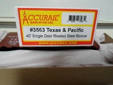 Accurail #3563 Texas & Pacific 40 ft Single door Riveted steel boxcar #81295
