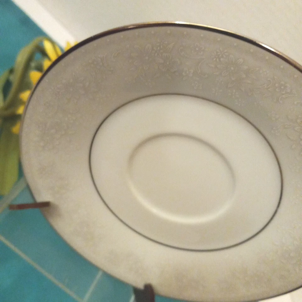 Platillo Noritake Contemporary Fine China MISTY 2883 borde floral 6" Filipinas  Foto 4 de 4