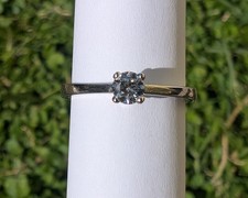 ANELLO SOLITARIO ORO BIANCO 18kt. Con DIAMANTE Lab Grown ct. 0,28 E VVS2