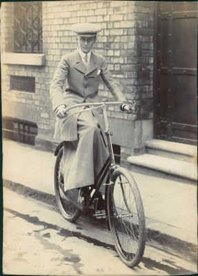 Lady Idma Brassey, society Cyclist Vintage albumen print Tirage ar