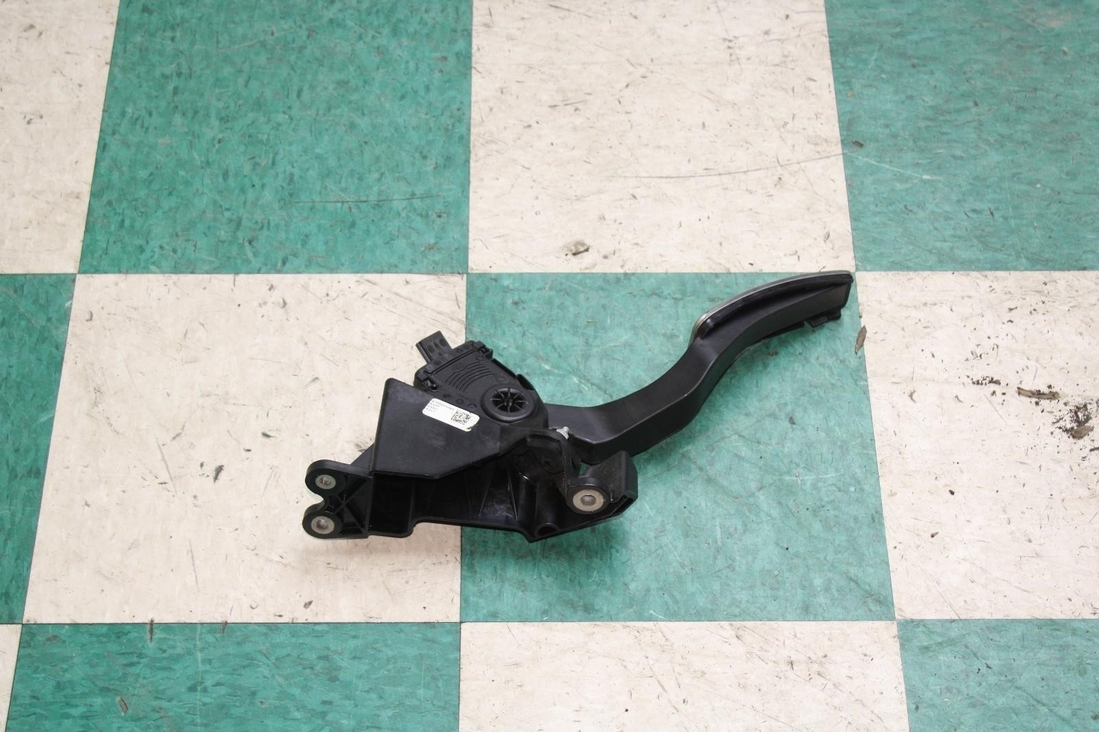 14-19 Ghibli Alloy Electronic Gas Motor Throttle Accelerator Pedal Assembly OEM