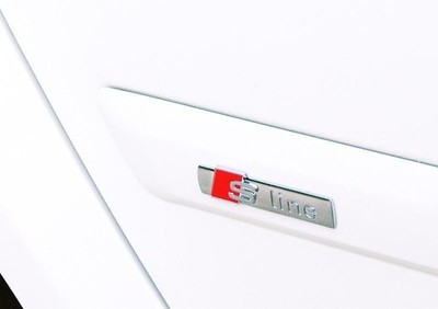 AUDI NEU ORIGINAL A1 A3 A4 A5 A6 A7 A8 Q5 Q7 TT S-LINE EMBLEM 8N0853601A