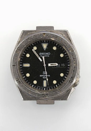 Seiko SQ Sports 100 Mens Watch Rare Vintage Quartz Diver Day Date Black Silver