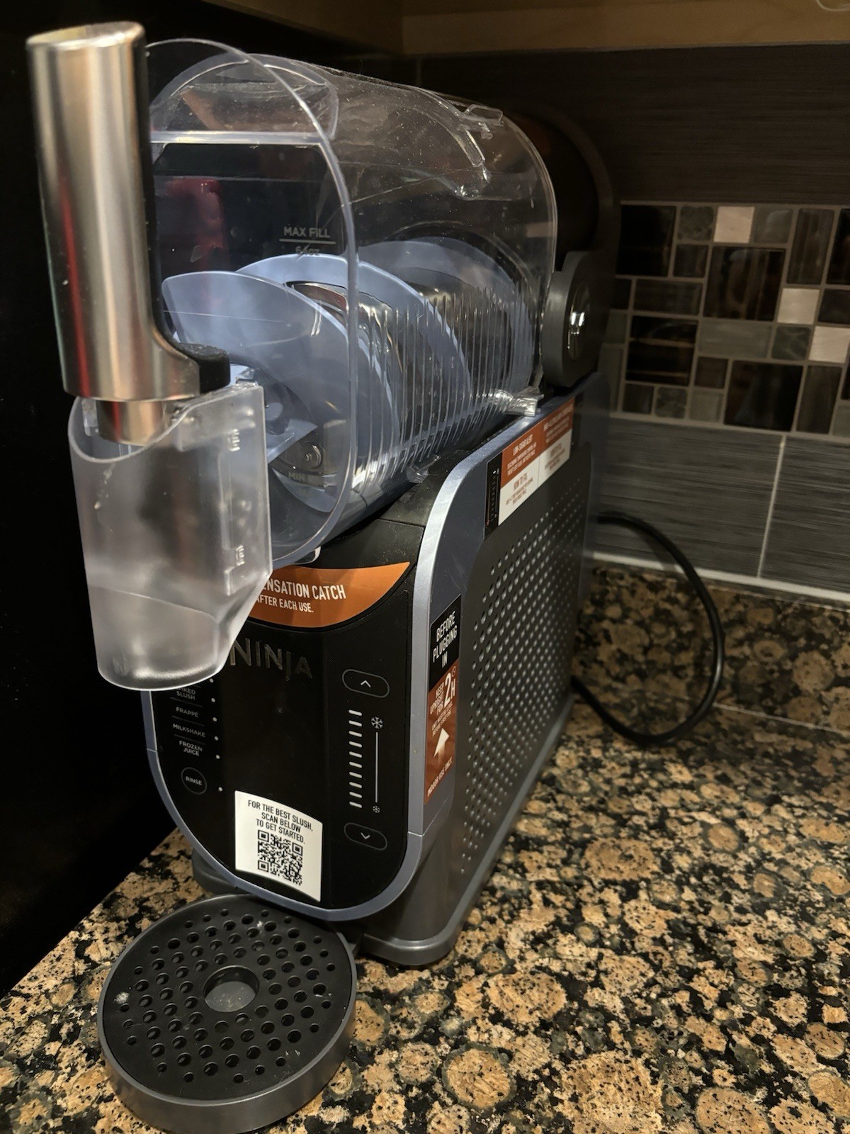 Ninja SLUSHi FS301 88 oz Frozen Drink and Slushie Maker Machine Pre-Owned