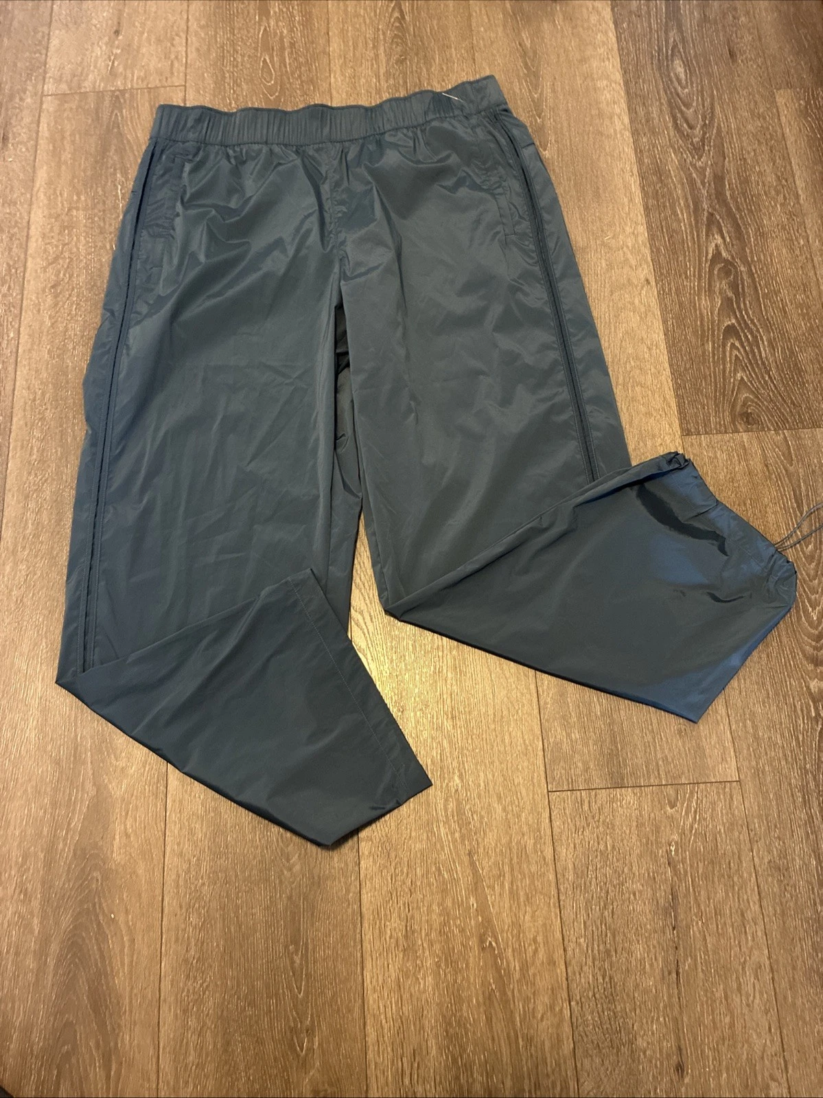 Women’s Athleta Rise Pant XL Nylon Water Resistant Eden Lightweight Rain pants