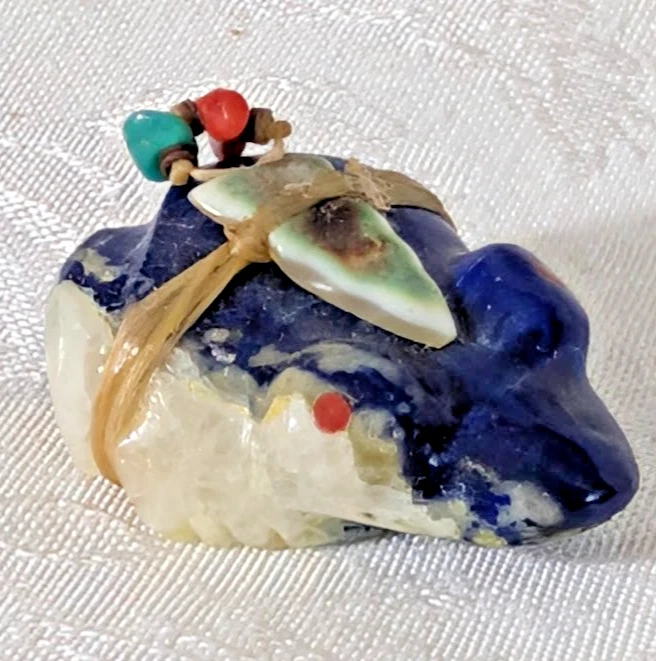 Fetiche de rana tallada Zuni de Dinah Gasper Foto 2 de 4