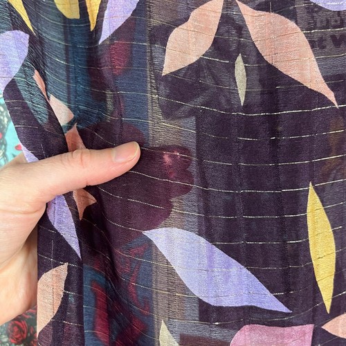 Bufanda de seda lurex floral púrpura diseñador Mary McFadden retro de colección años 70 como está - Imagen 5 de 10