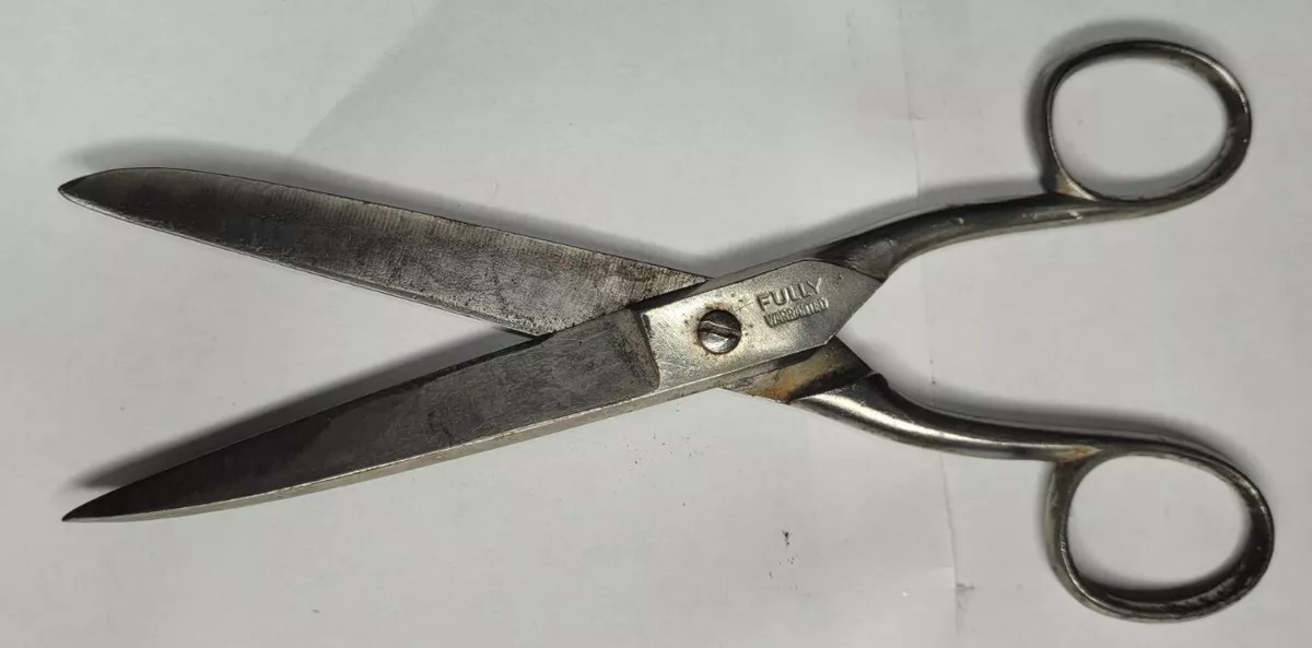 ROBUSO scissors from Solingen with long service life due to the manufacture  of very hard steel.