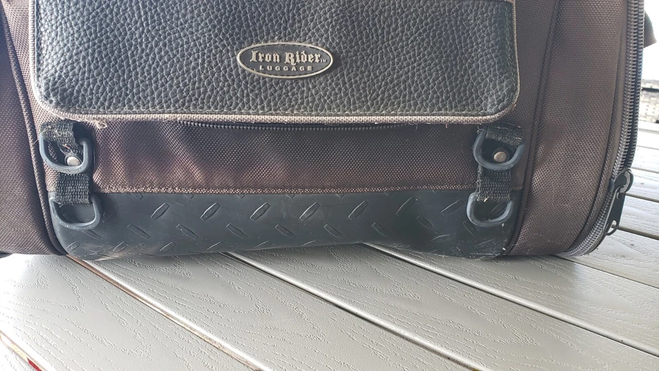 Bolsa de almacenamiento grande Iron Rider para equipaje durante la noche 20 x 11 x 10 Foto 4 de 4