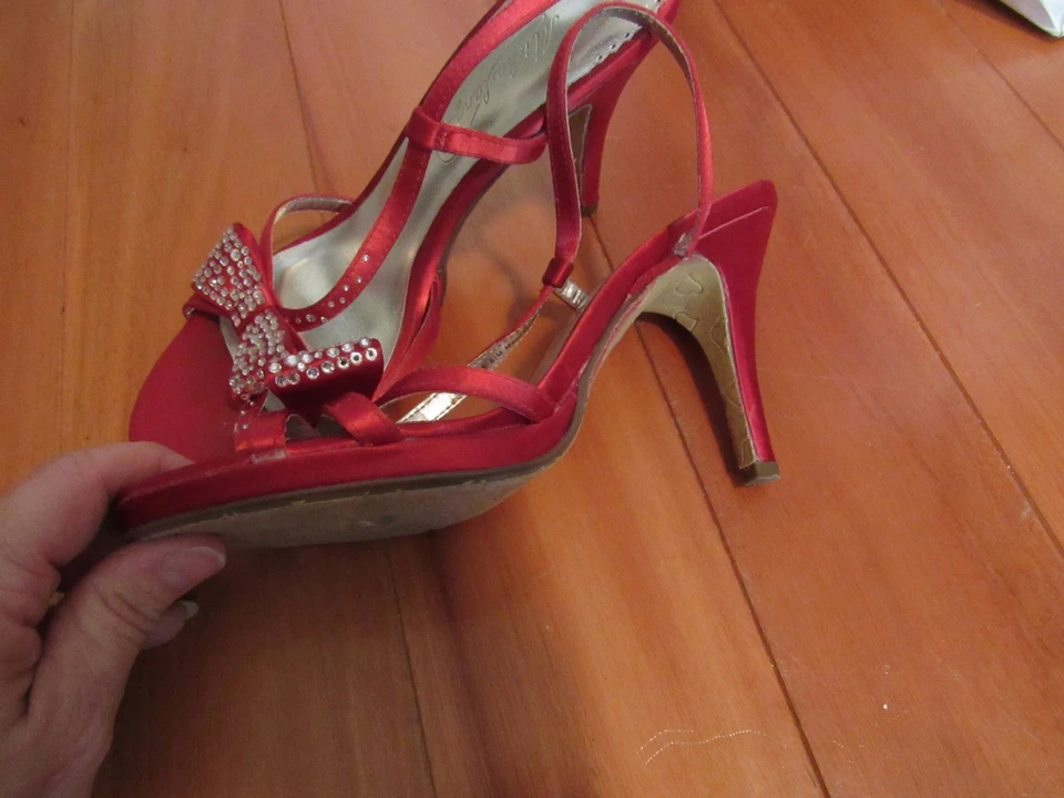 MICHAELANGELO, Tacones de aguja rojos hechos por el hombre con estrás satinado para mujer, talla 6,5 M Foto 2 de 4