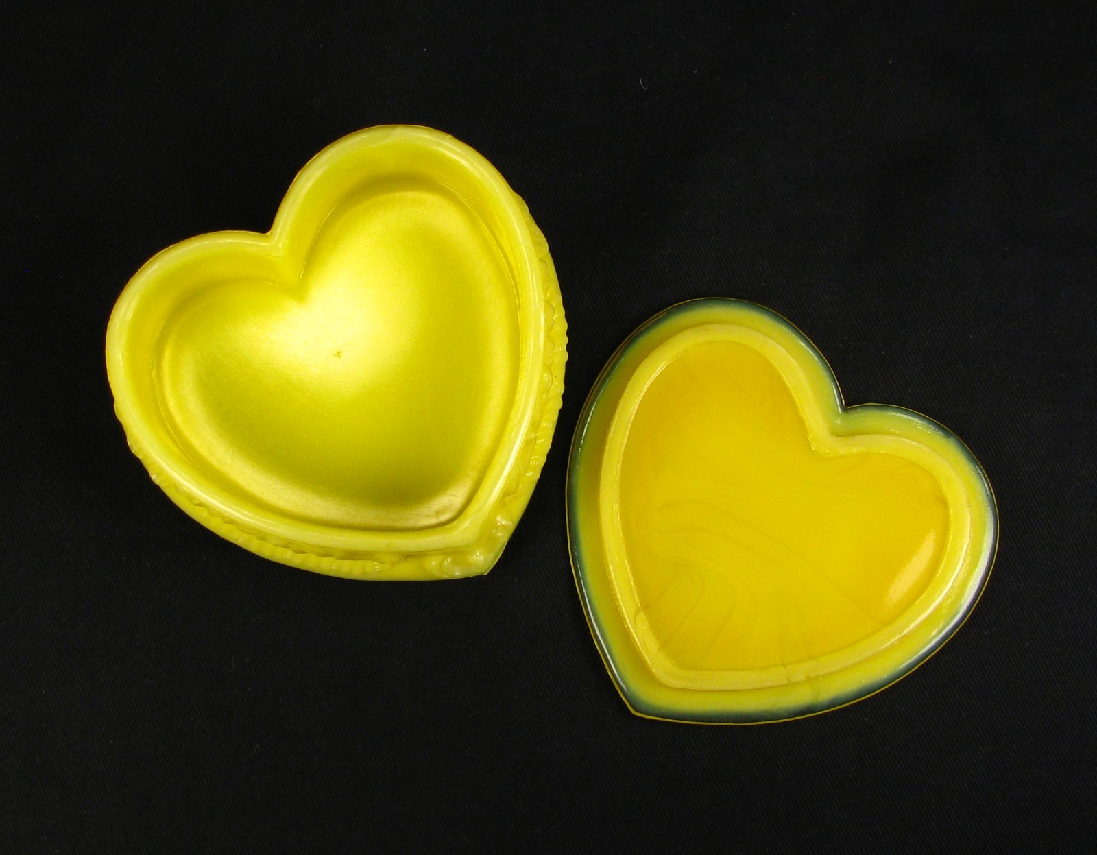Degenhart Glass Custard Heart Jewel Covered Box - 1960's - UV Glow