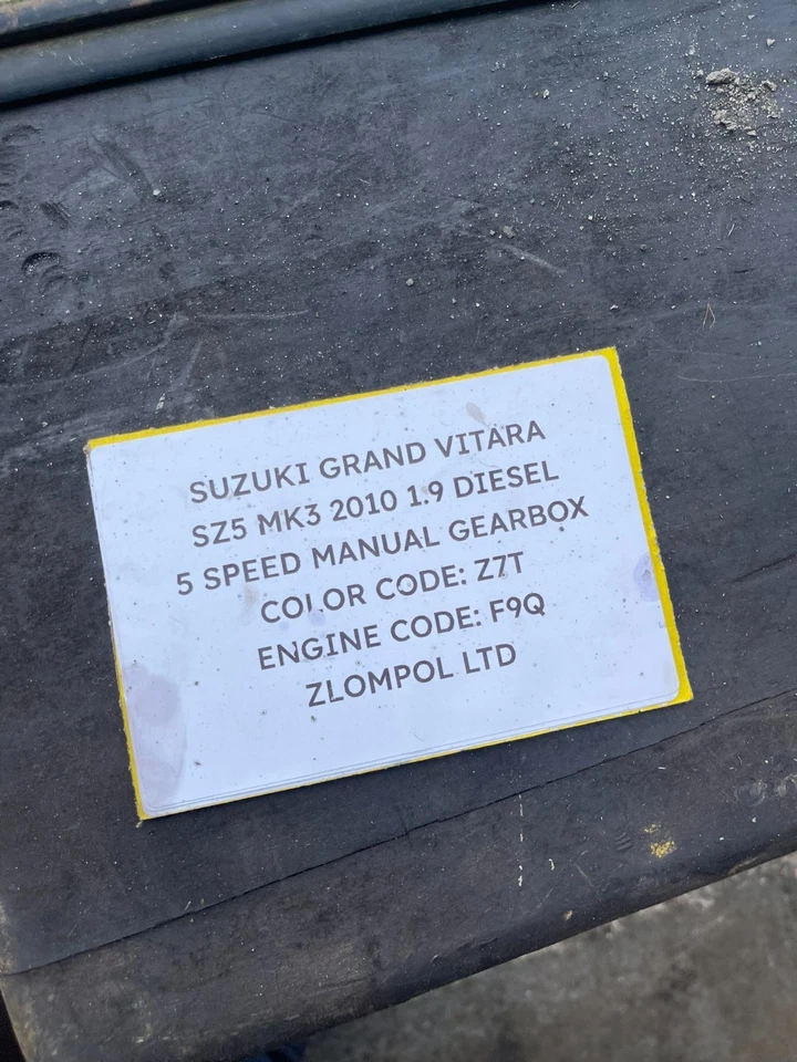 Suzuki Grand Vitara SZ5 Mk3 2010 1.9D - Panel de puerta delantera lateral (color Z7T) Foto 3 de 4