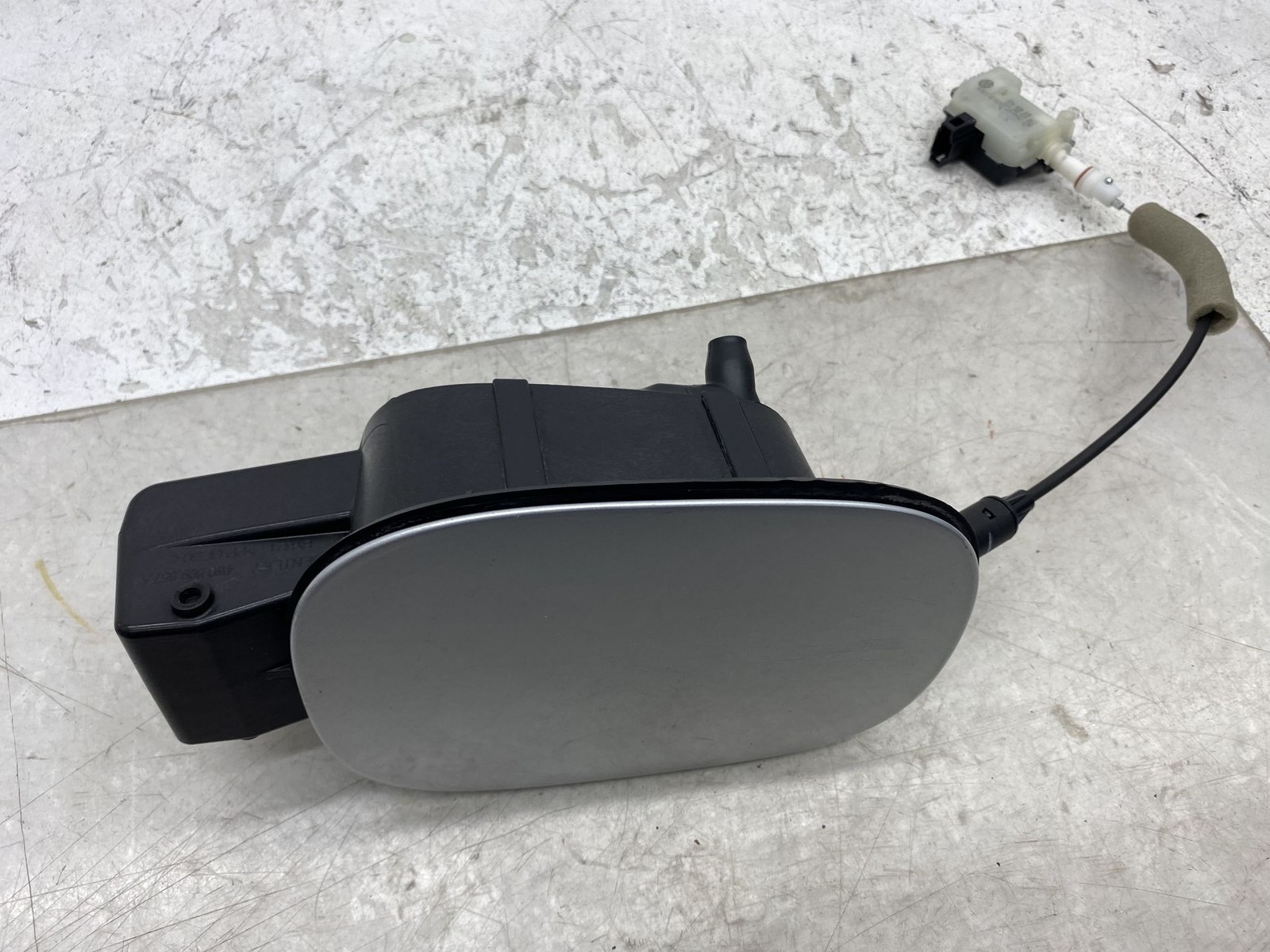 Bentley Flying Spur 2014-2018 Fuel door