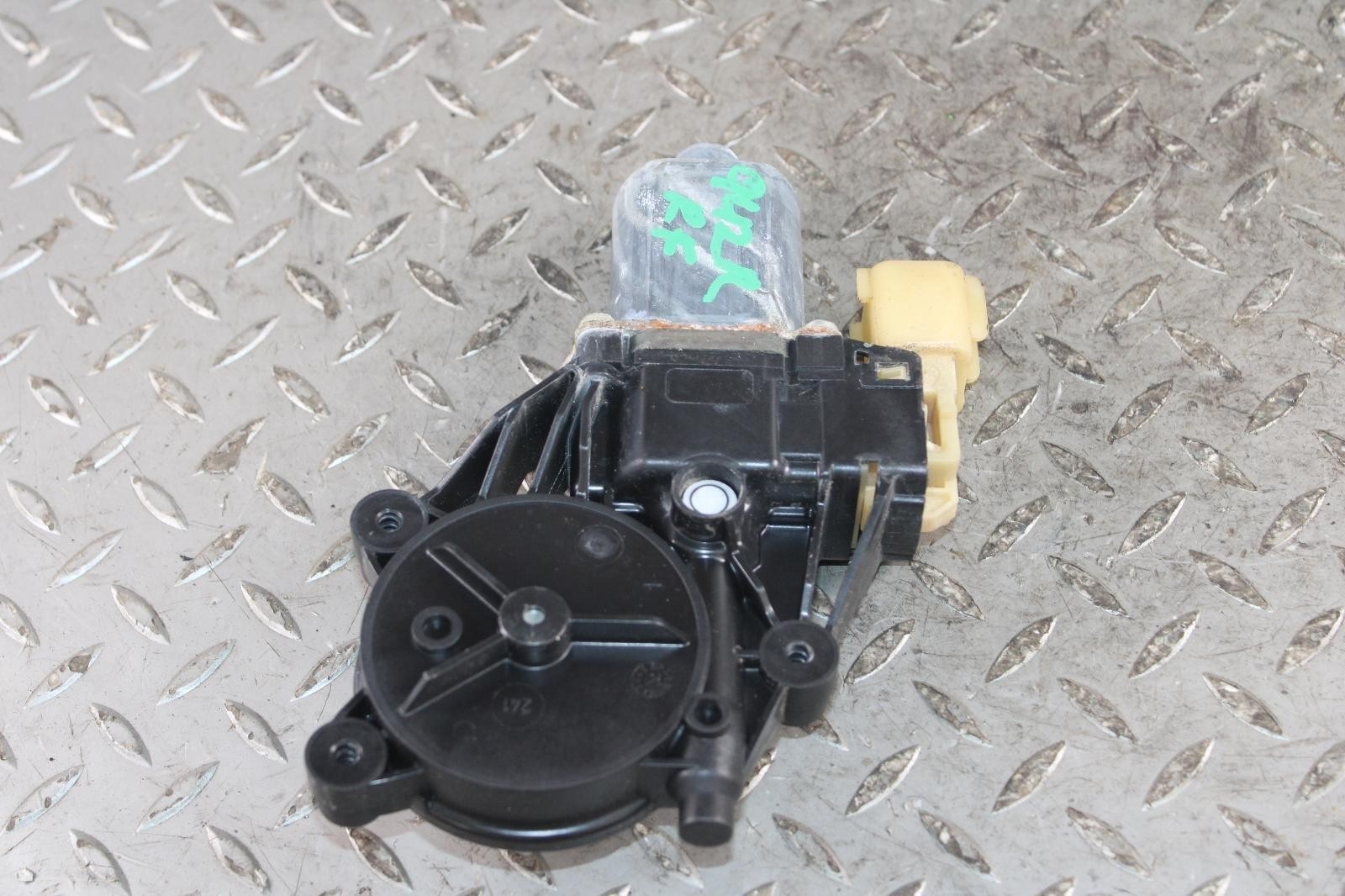 Maserati Ghibli 2014-2021 Front Right Power window motor