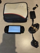 Sony PSP Original 1000 Handheld Console System Piano Black with Charger