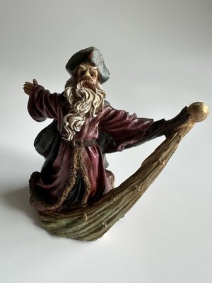 Resin Wizard Statue Burgundy Red Casting Magic Spell w/ Staff 6  Tall Unbranded