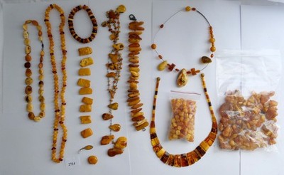 Mixed Lot Amber Jewelry & Raw Amber Necklaces Bracelet Pendants 395 Grams