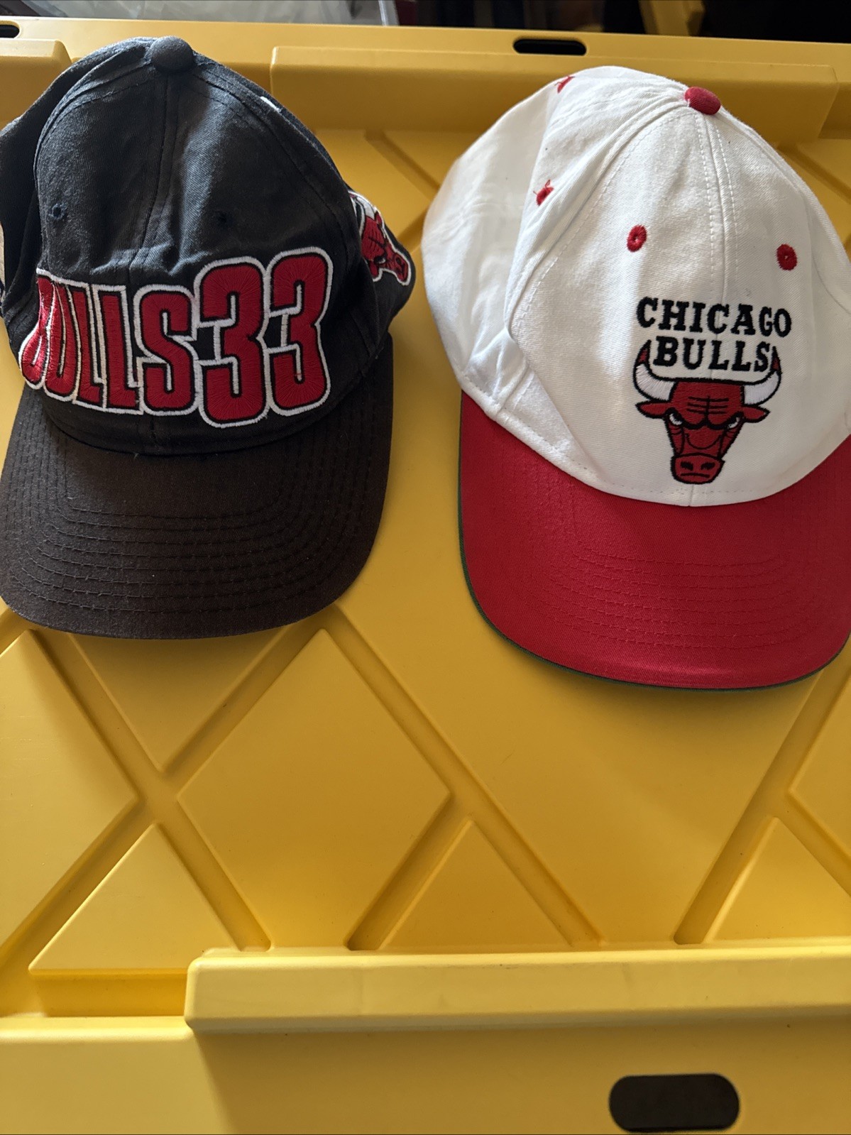 Vintage Lot  CHICAGO BULLS #33 Scottie Pippen Starter Cap 90s & Bulls Adidas