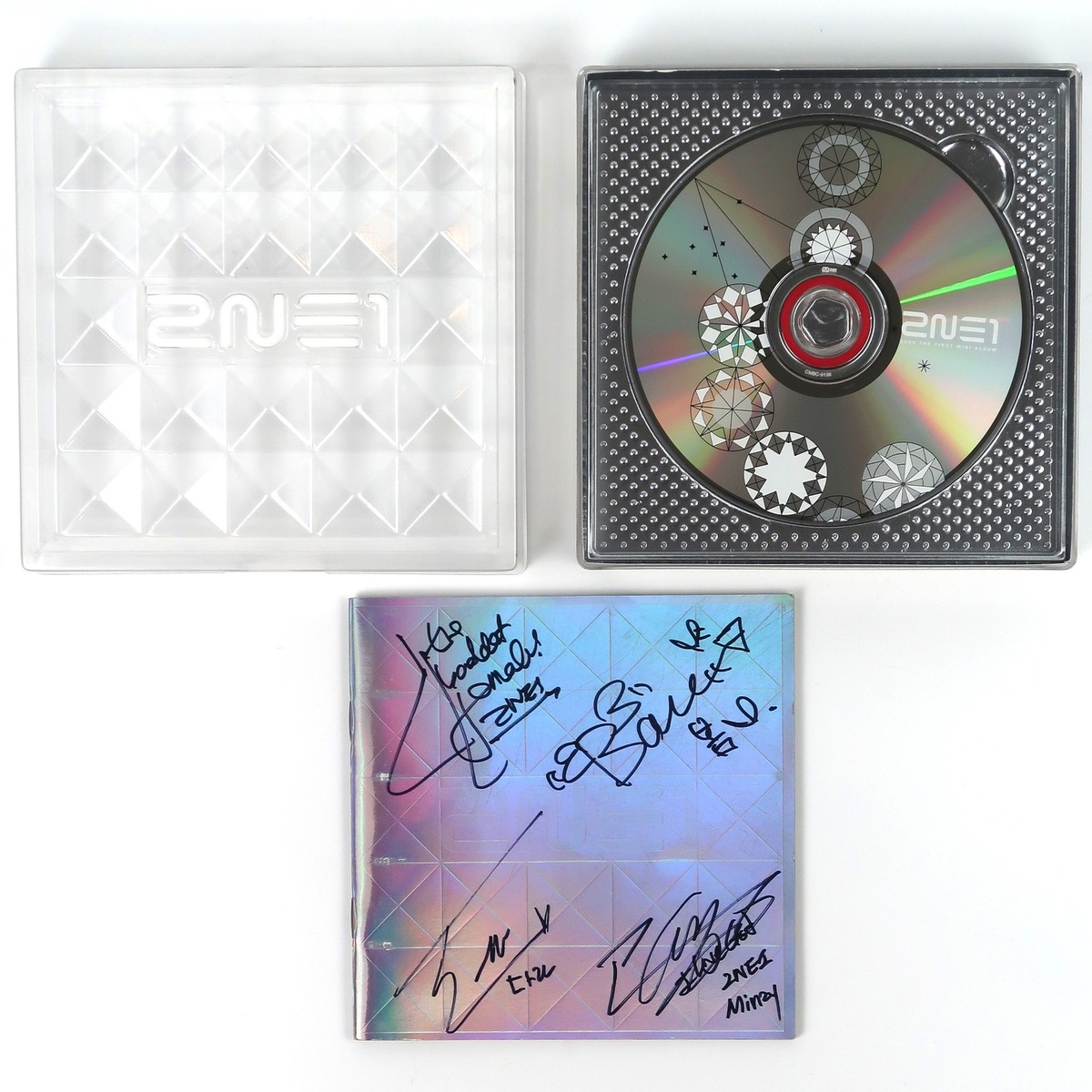 2NE1  ミニ アルバム  直筆 サイン入り  CD 2NE1 ミニ アルバム 直筆 サイン入り CD