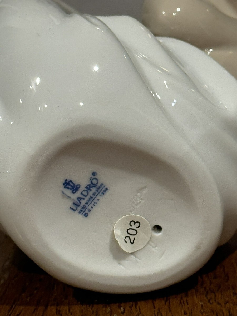 ✓ Lladro 7588 