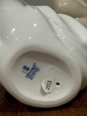 ✓ Lladro 7588 