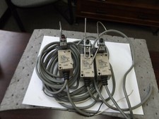 WHOLESALE LIQUIDATION OMRON LIMIT SWITCH HL-5050 LOT OF 3