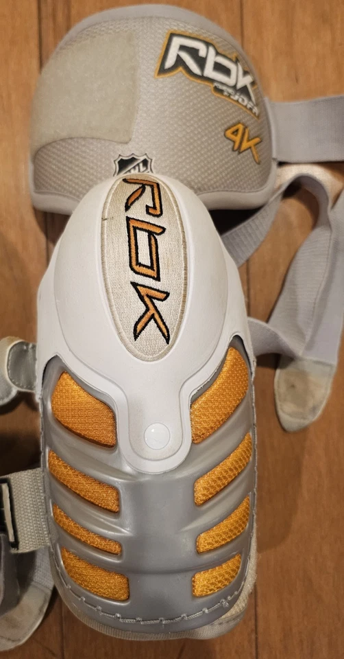 Coderas de hockey Reebok 4K White Shield Series talla mediana Foto 3 de 4