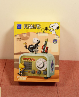 Pantasy Peanuts Snoopy Radio Retro Series Buildable Brick Block Set 86916 ###
