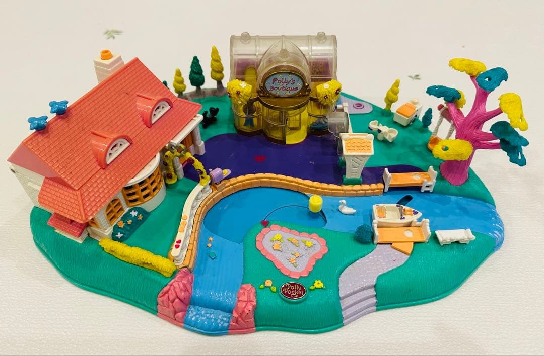 Polly Pocket Polly Boutique with 4 dolls