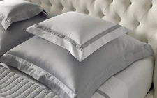 NWT Matouk Lowell 600 Thread Count Cotton Percale 1 EURO Pillowsham White / Dove