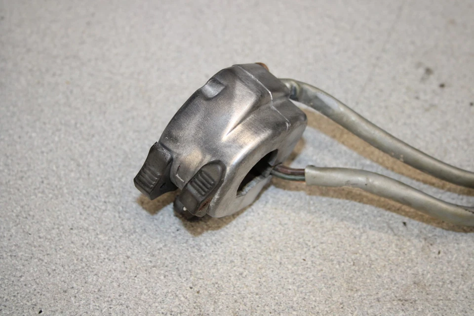 1972 Yamaha DS7 250 CONTROLE DE GUIDÃO ESQUERDO M7-2235.ABG - Imagem 3 de 4