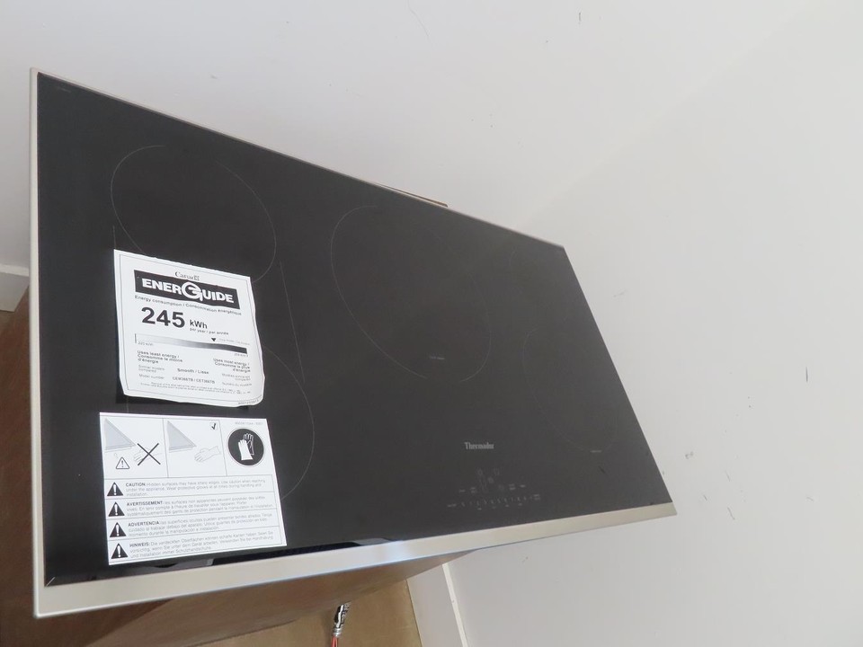NIB Thermador Masterpiece Series 36" Electric Cooktop CET366TB Full