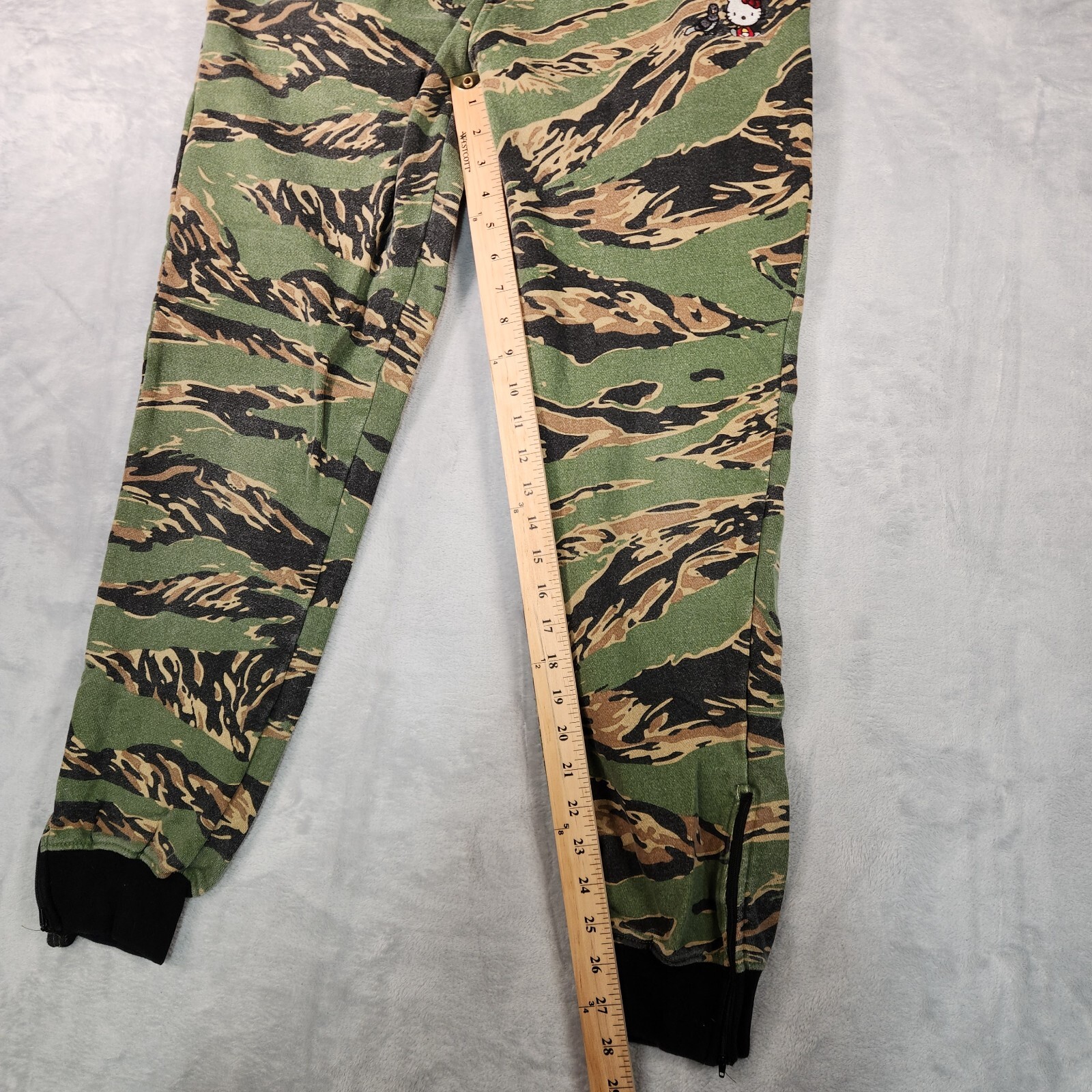 Staple Pigeon x Hello Kitty Sweatpants Womens Small Green Camo