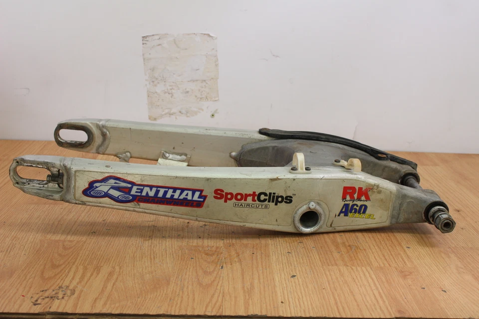 Yamaha YZ250F 2006 basculante/brazo trasero Foto 4 de 4